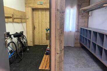 Chalet Hotel La Tuviere Bike Inn