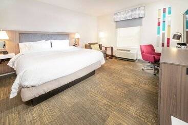 هتل Hampton Inn & Suites Santa Maria