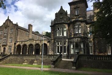 هتل Oxley Hall – Campus Residence