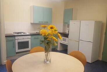 هتل Oxley Hall – Campus Residence