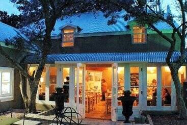 هتل Cafe Felix & Old Oak Manor