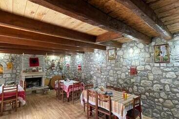 پانسیون Guest House Rrashkadoli