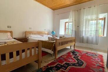 پانسیون Guest House Rrashkadoli