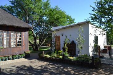 تختخواب و صبحانه Thorn Tree Bloemfontein