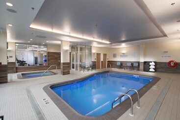 هتل Fairfield By Marriott Edmonton International Airport