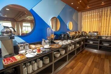 هتل Prestige Residences At Golden Valley By Grand United Hospitality
