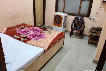 ホテル Thakur Ji