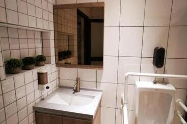 هاستل Bluewater Hotel Xpark Gloria Outlets Taoyuan Baseball Stadium