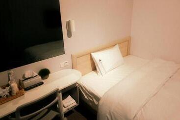 هاستل Bluewater Hotel Xpark Gloria Outlets Taoyuan Baseball Stadium