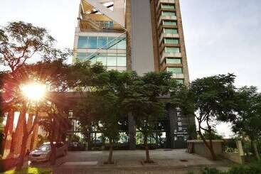 هاستل Bluewater Hotel Xpark Gloria Outlets Taoyuan Baseball Stadium