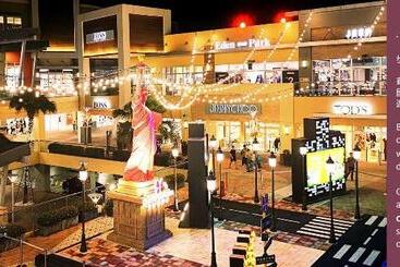 هاستل Bluewater Hotel Xpark Gloria Outlets Taoyuan Baseball Stadium