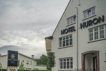 هتل Huron
