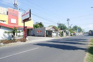 هتل Reddoorz Plus Near Stadion Wijaya Kusuma