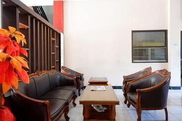 هتل Reddoorz Plus Near Stadion Wijaya Kusuma