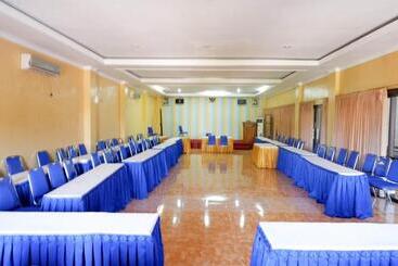 هتل Reddoorz Plus Near Stadion Wijaya Kusuma