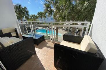 هتل The All New Grace Bay Suites