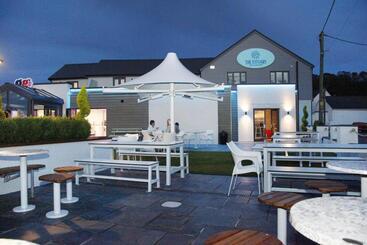 هتل The Estuary   A Bar With Rooms