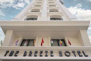 هتل The Breeze