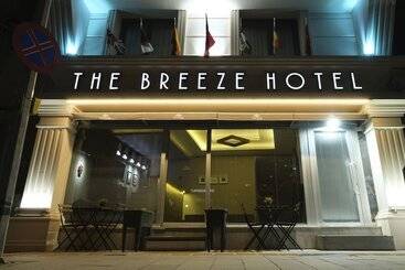 هتل The Breeze