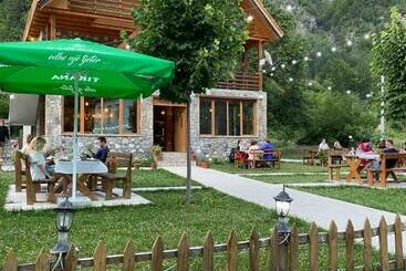 پانسیون Alpinehouse Theth