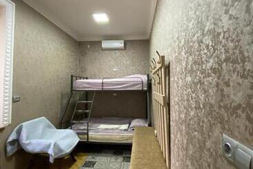 هاستل Tsera House