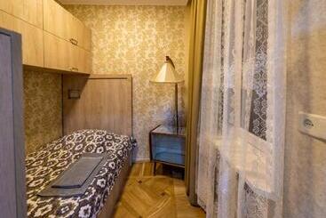 هاستل Tsera House