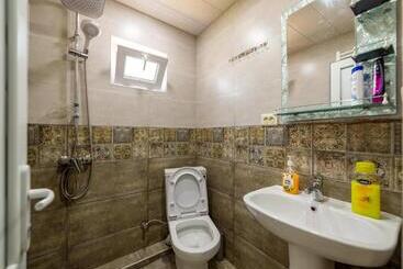 هاستل Tsera House