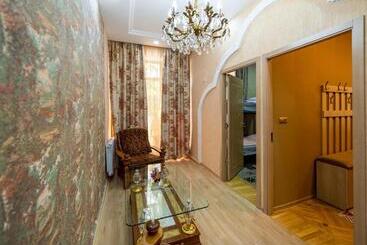 هاستل Tsera House