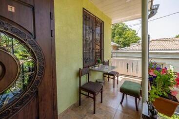 هاستل Tsera House