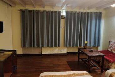 تختخواب و صبحانه Mani Homes
