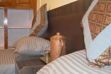 تختخواب و صبحانه Mani Homes