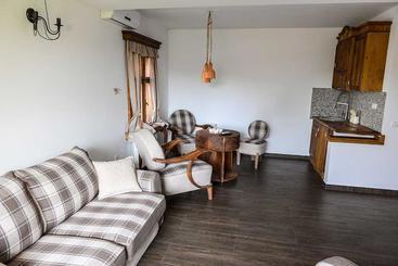 تختخواب و صبحانه Woodland Resort