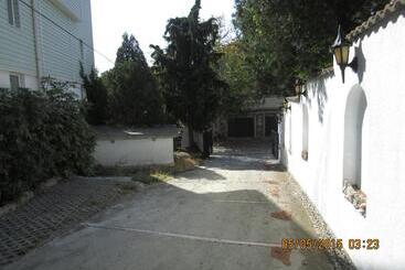 Hostel Papagal