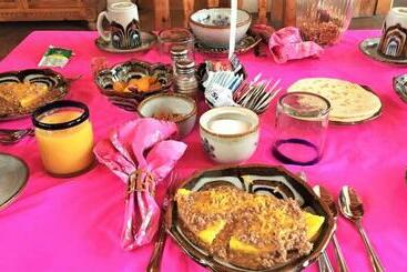 تختخواب و صبحانه Casa Benavides Inn