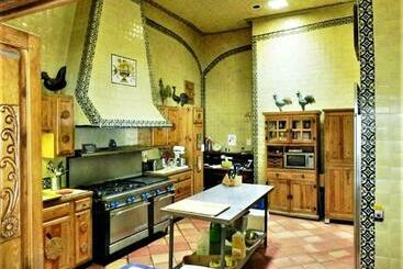 تختخواب و صبحانه Casa Benavides Inn