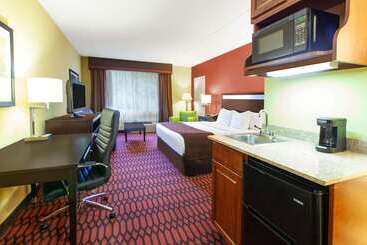 هتل Baymont By Wyndham Harrisburg