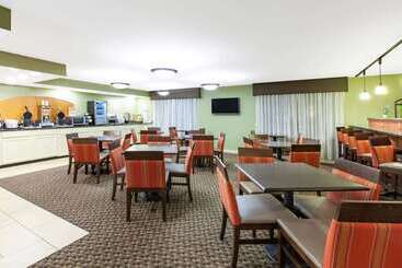 هتل Baymont By Wyndham Harrisburg