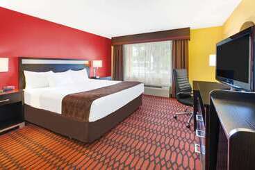 هتل Baymont By Wyndham Harrisburg