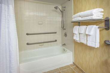 هتل Baymont By Wyndham Harrisburg