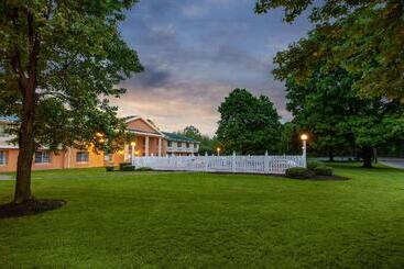 هتل Baymont By Wyndham Harrisburg