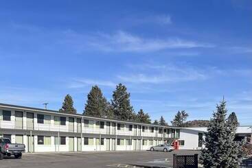 هتل Bend Inn & Suites