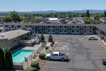 هتل Bend Inn & Suites
