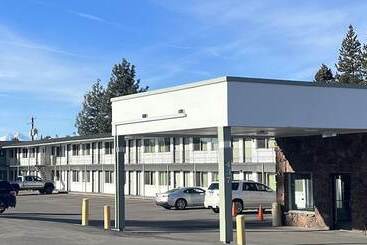 هتل Bend Inn & Suites