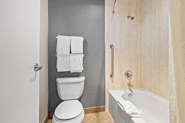 هتل Bend Inn & Suites