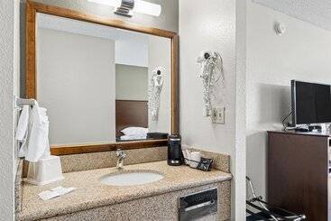 هتل Bend Inn & Suites