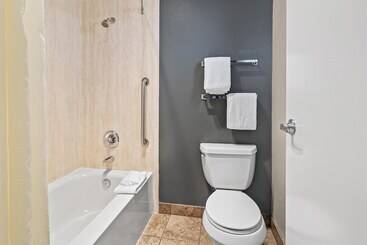 هتل Bend Inn & Suites