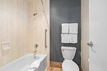 هتل Bend Inn & Suites