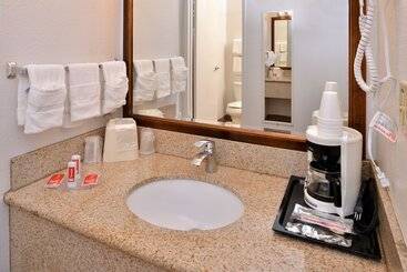 هتل Bend Inn & Suites