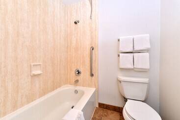 هتل Bend Inn & Suites