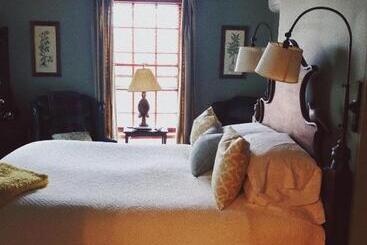 Hotel Captain Freeman Inn